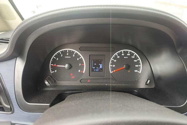 Used FORTHING Lingzhi 2023 M5L 1.6L Base Model 7 Seats Instrument Cluster