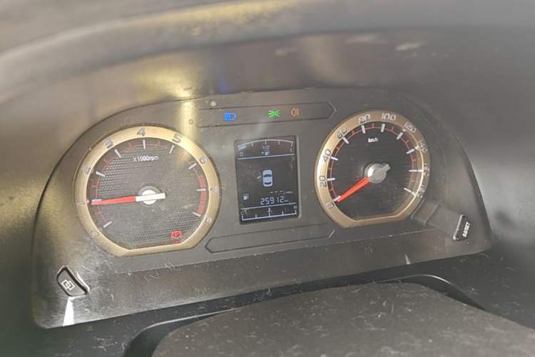 Used FORTHING Lingzhi 2023 M5L 1.6L Comfort Edition 7-Seater Instrument Cluster