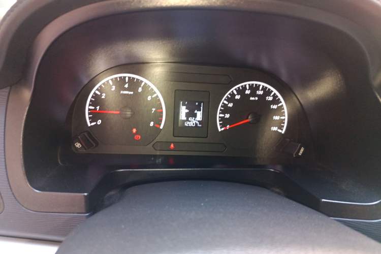 Used FORTHING Lingzhi 2023 M5 1.6L Practical Model 5 Seats Instrument Cluster