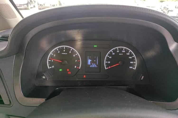 Used FORTHING Lingzhi 2023 M5L 1.6L Base Model 7 Seats Instrument Cluster
