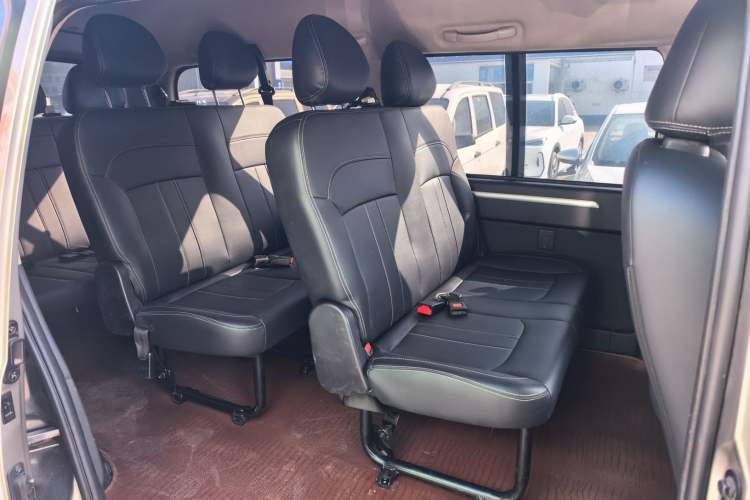 Used FORTHING Lingzhi 2023 M5L 1.6L Comfort 9-Seater Interior 1