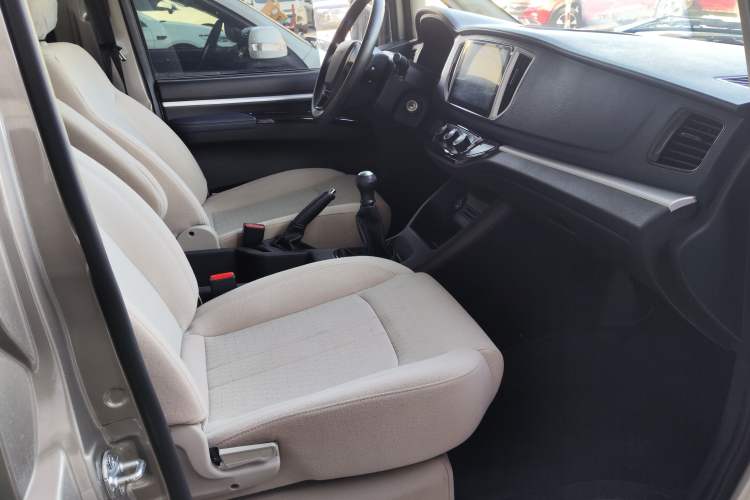 Used FORTHING Lingzhi 2023 M5 1.6L Practical Model 5 Seats Interior 1