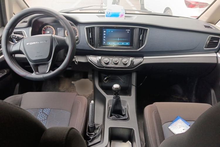 Used FORTHING Lingzhi 2023 M5L 1.6L Comfort 9-Seater Interior 2