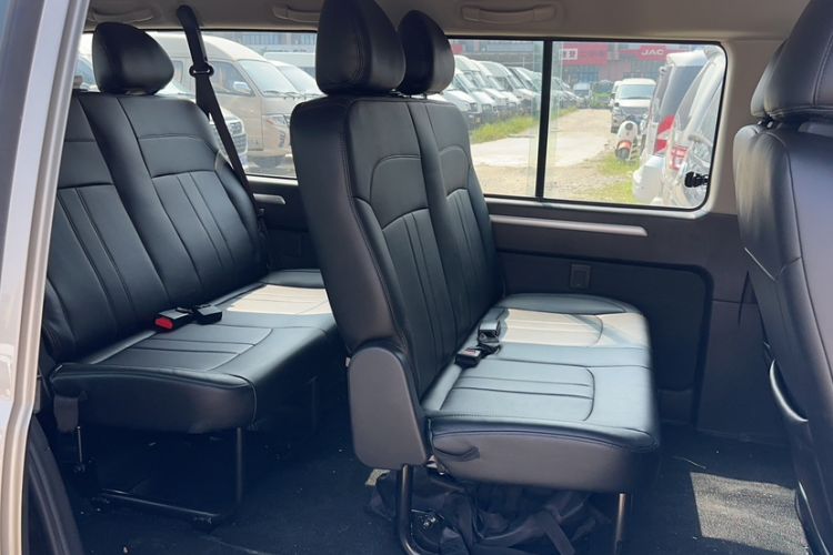 Used FORTHING Lingzhi 2023 M5L 1.6L Comfort 9-Seater Interior 2