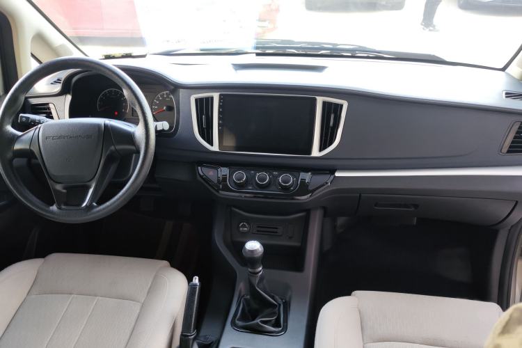 Used FORTHING Lingzhi 2023 M5 1.6L Practical Model 5 Seats Interior 3