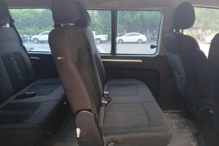 Used FORTHING Lingzhi 2023 M5L 1.6L Comfort 9-Seater Interior 4