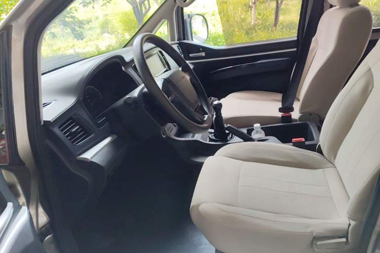Used FORTHING Lingzhi 2023 M5L 1.6L Base Model 7 Seats Left Front Seat