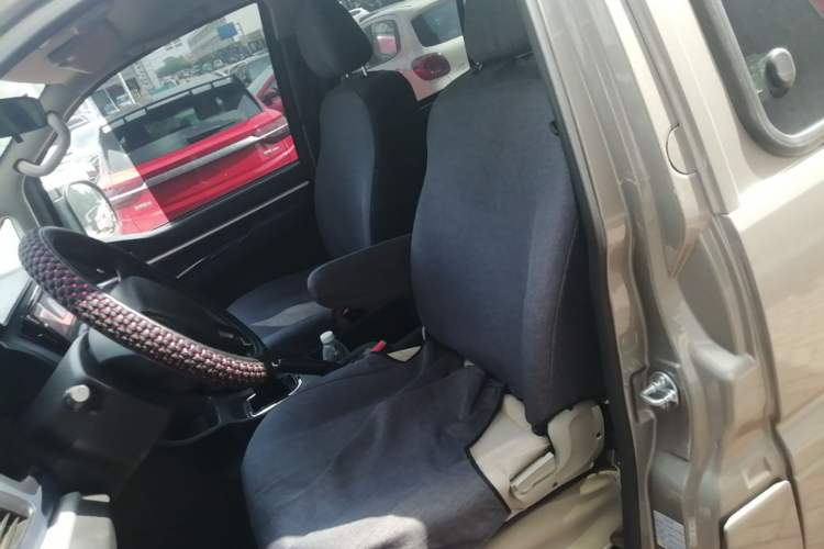 Used FORTHING Lingzhi 2023 M5L 1.6L Base Model 7 Seats Left Front Seat