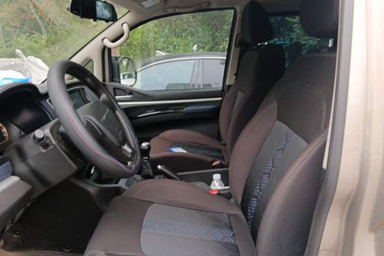 Used FORTHING Lingzhi 2023 M5L 1.6L Comfort 9-Seater Left Front Seat