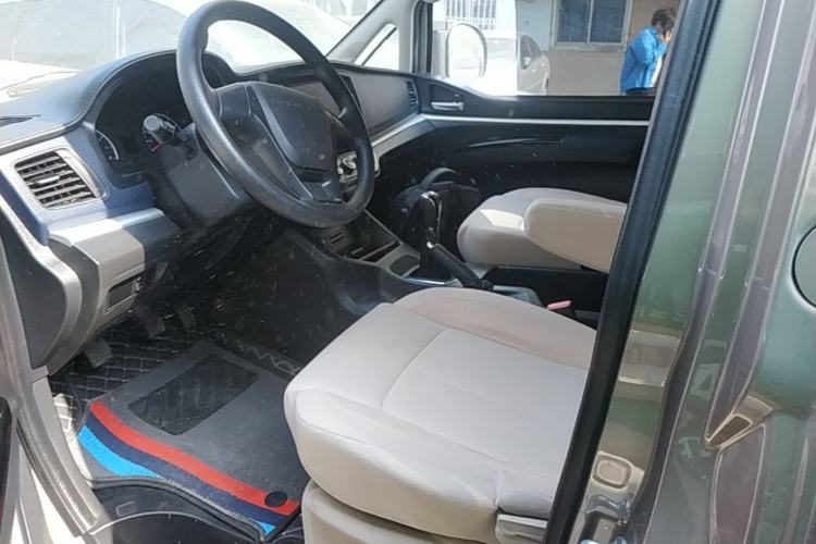 Used FORTHING Lingzhi 2023 M5L 1.6L Base Model 7 Seats Left Front Seat