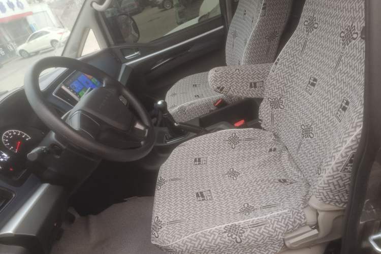 Used FORTHING Lingzhi 2023 M5L 1.6L Base Model 5 Seats Left Front Seat