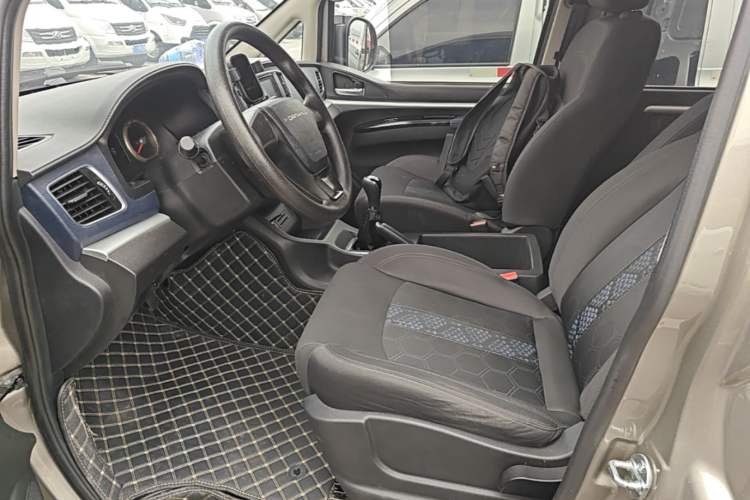 Used FORTHING Lingzhi 2023 M5L 1.6L Comfort Edition 7-Seater Left Front Seat