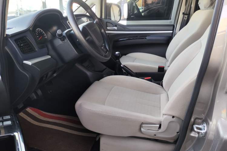 Used FORTHING Lingzhi 2023 M5 1.6L Practical Model 5 Seats Left Front Seat