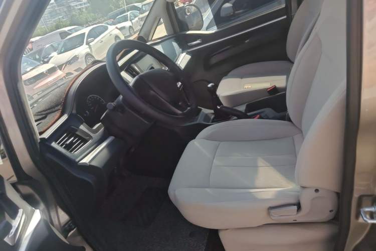 Used FORTHING Lingzhi 2023 M5L 1.6L Base Model 7 Seats Left Front Seat