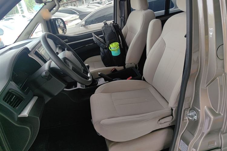 Used FORTHING Lingzhi 2023 M5L 1.6L Base Model 7 Seats Left Front Seat