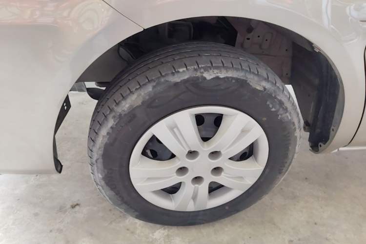Used FORTHING Lingzhi 2023 M5L 1.6L Base Model 7 Seats Left Front Wheel Hub