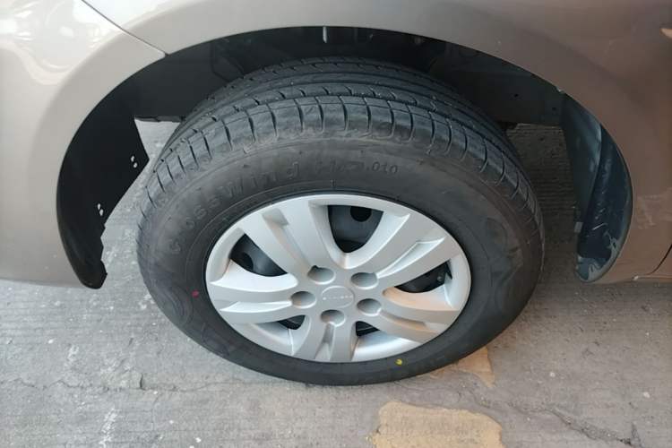 Used FORTHING Lingzhi 2023 M5L 1.6L Base Model 5 Seats Left Front Wheel Hub