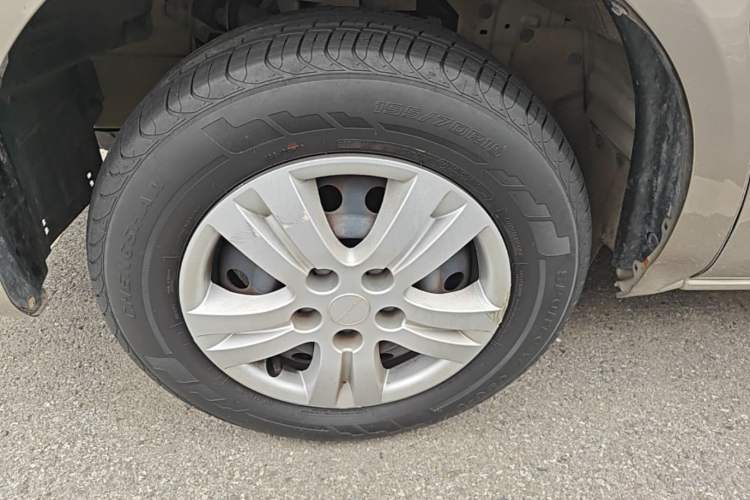 Used FORTHING Lingzhi 2023 M5L 1.6L Comfort Edition 7-Seater Left Front Wheel Hub