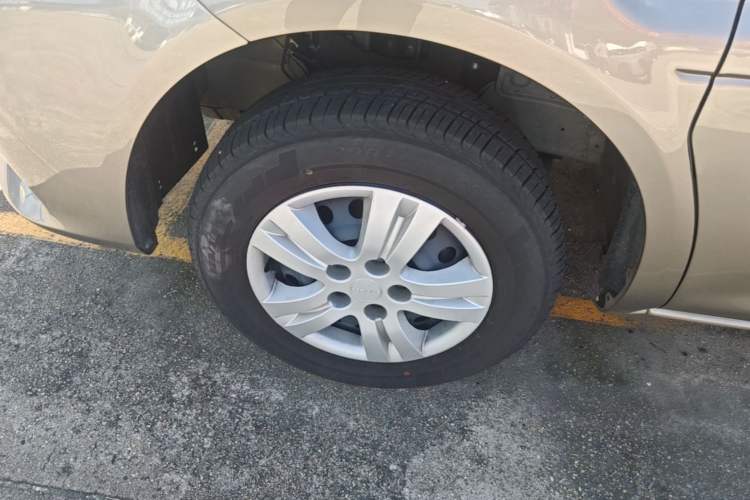 Used FORTHING Lingzhi 2023 M5L 1.6L Base Model 7 Seats Left Front Wheel Hub