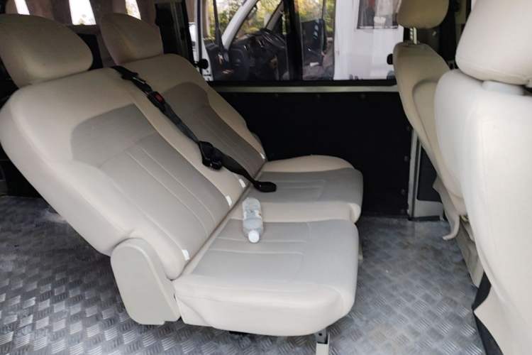 Used FORTHING Lingzhi 2023 M5L 1.6L Base Model 7 Seats Left Rear Seat