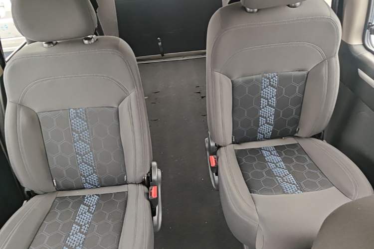 Used FORTHING Lingzhi 2023 M5L 1.6L Comfort Edition 7-Seater Left Rear Seat