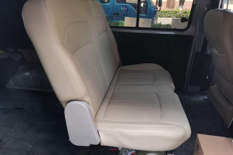 Used FORTHING Lingzhi 2023 M5L 1.6L Base Model 7 Seats Left Rear Seat