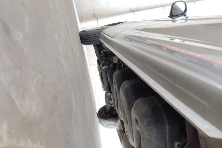 Used FORTHING Lingzhi 2023 M5L 1.6L Base Model 7 Seats Left Side Sill