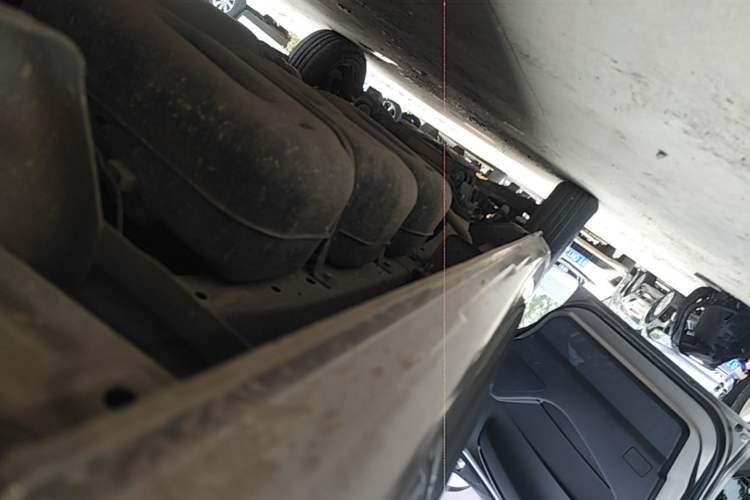Used FORTHING Lingzhi 2023 M5L 1.6L Base Model 7 Seats Left Side Sill