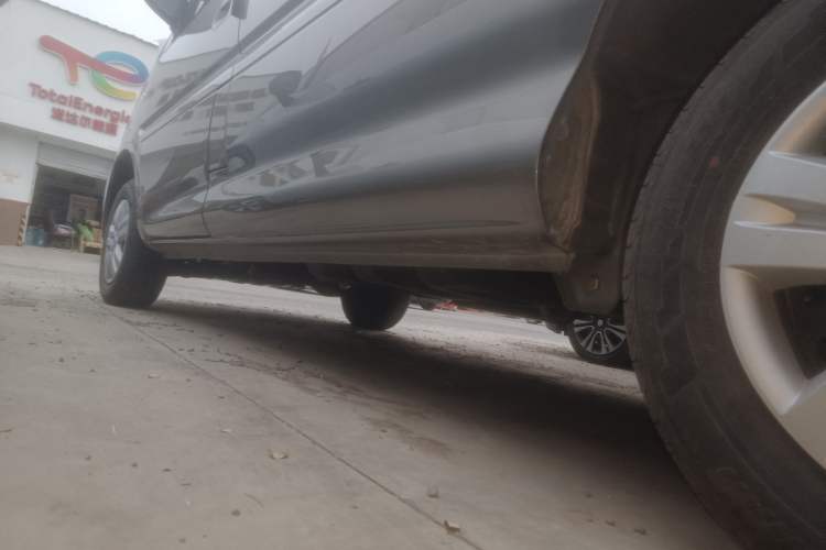 Used FORTHING Lingzhi 2023 M5L 1.6L Base Model 5 Seats Left Side Sill