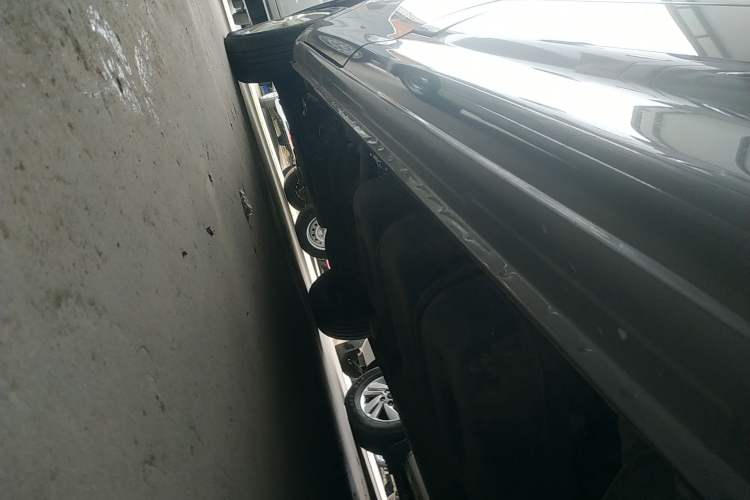 Used FORTHING Lingzhi 2023 M5L 1.6L Base Model 7 Seats Left Side Sill