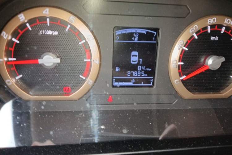 Used FORTHING Lingzhi 2023 M5L 1.6L Comfort 9-Seater Odometer Close Up
