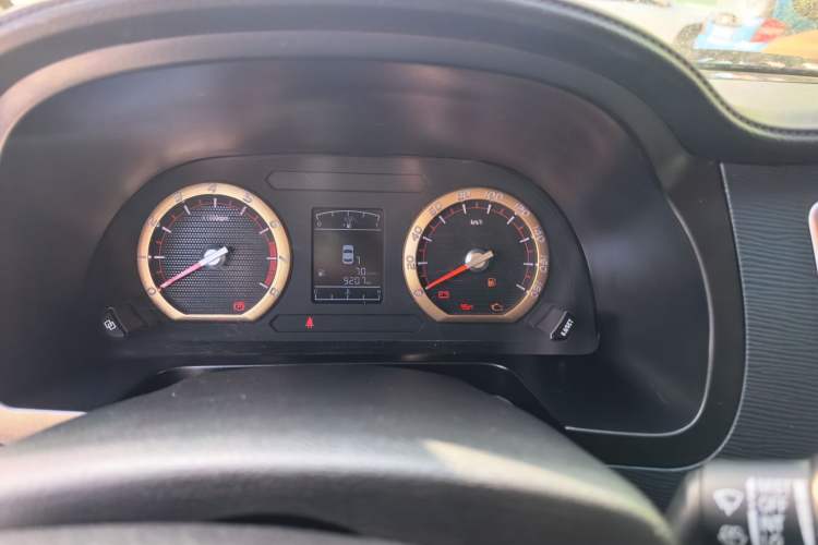 Used FORTHING Lingzhi 2023 M5L 1.6L Comfort 9-Seater Odometer Close Up