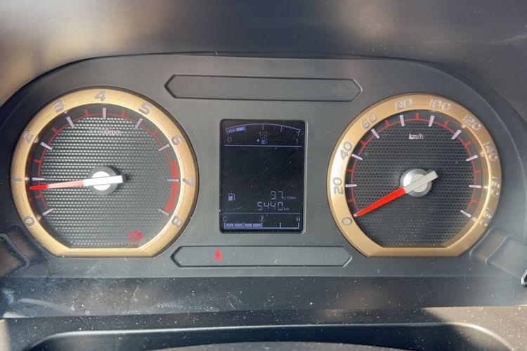 Used FORTHING Lingzhi 2023 M5L 1.6L Comfort 9-Seater Odometer Close Up