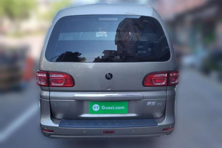 Used FORTHING Lingzhi 2023 M5L 1.6L Base Model 7 Seats Rear