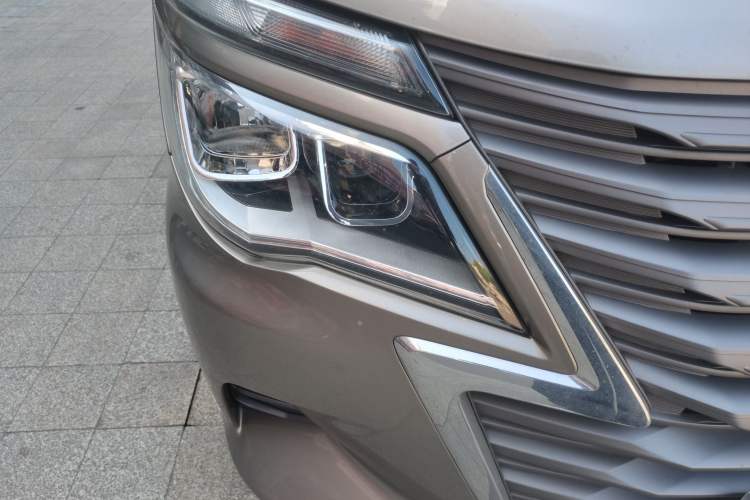 Used FORTHING Lingzhi 2023 M5L 1.6L Base Model 7 Seats Right Front Headlight