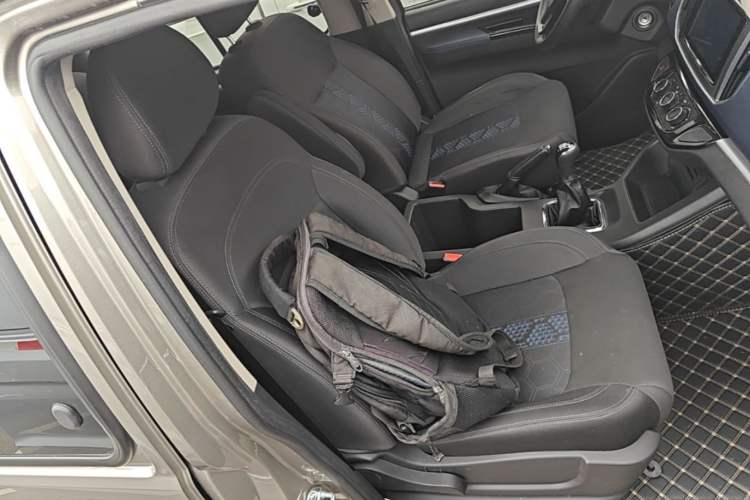 Used FORTHING Lingzhi 2023 M5L 1.6L Comfort Edition 7-Seater Right Front Seat