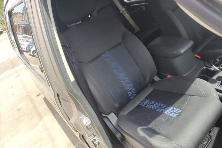 Used FORTHING Lingzhi 2023 M5 1.6L Comfort Edition 7-Seater Right Front Seat