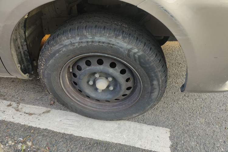 Used FORTHING Lingzhi 2023 M5L 1.6L Base Model 7 Seats Right Front Wheel Hub