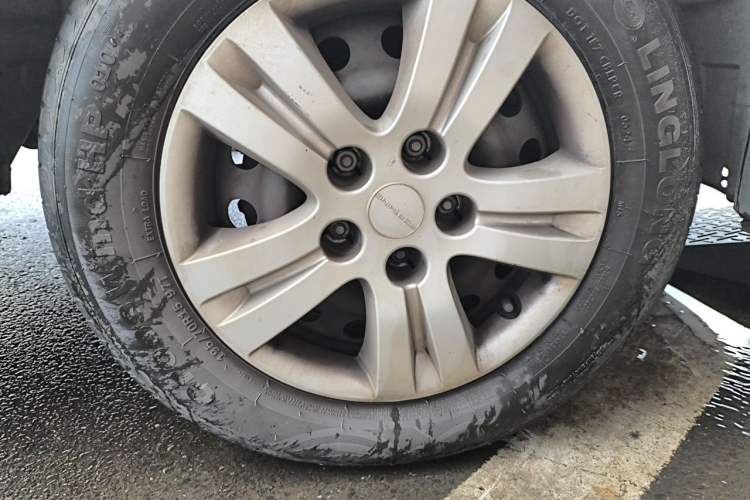 Used FORTHING Lingzhi 2023 M5L 1.6L Base Model 7 Seats Right Front Wheel Hub