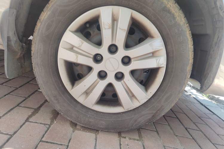 Used FORTHING Lingzhi 2023 M5 1.6L Practical Model 5 Seats Right Front Wheel Hub
