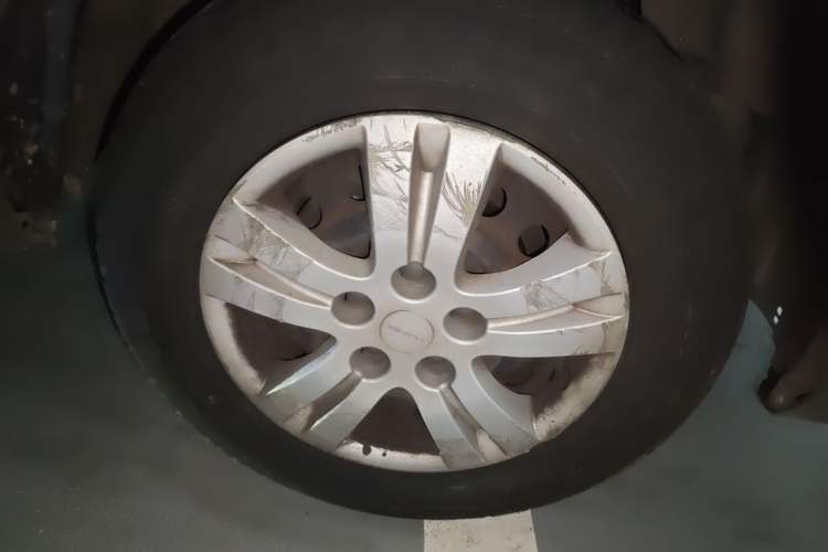 Used FORTHING Lingzhi 2023 M5 1.6L Comfort Edition 7-Seater Right Front Wheel Hub