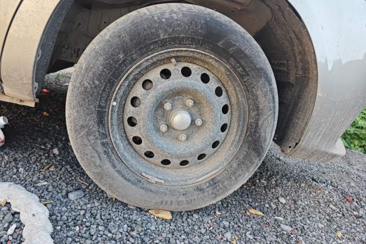 Used FORTHING Lingzhi 2023 M5L 1.6L Base Model 7 Seats Right Front Wheel Hub