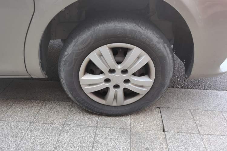 Used FORTHING Lingzhi 2023 M5L 1.6L Base Model 7 Seats Right Front Wheel Hub