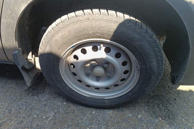Used FORTHING Lingzhi 2023 V3 1.6L Base Model 2 Seats Right Front Wheel Hub