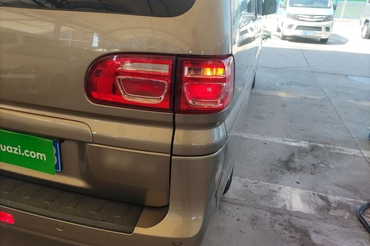 Used FORTHING Lingzhi 2023 M5L 1.6L Base Model 5 Seats Right Rear Taillight