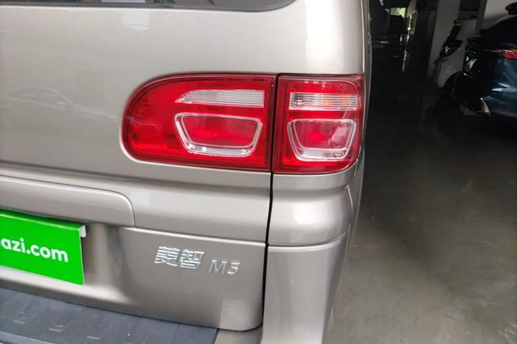 Used FORTHING Lingzhi 2023 M5 1.6L Practical Model 5 Seats Right Rear Taillight