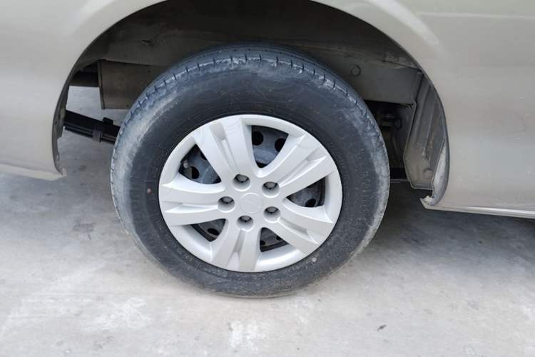 Used FORTHING Lingzhi 2023 M5L 1.6L Base Model 7 Seats Right Rear Wheel Hub