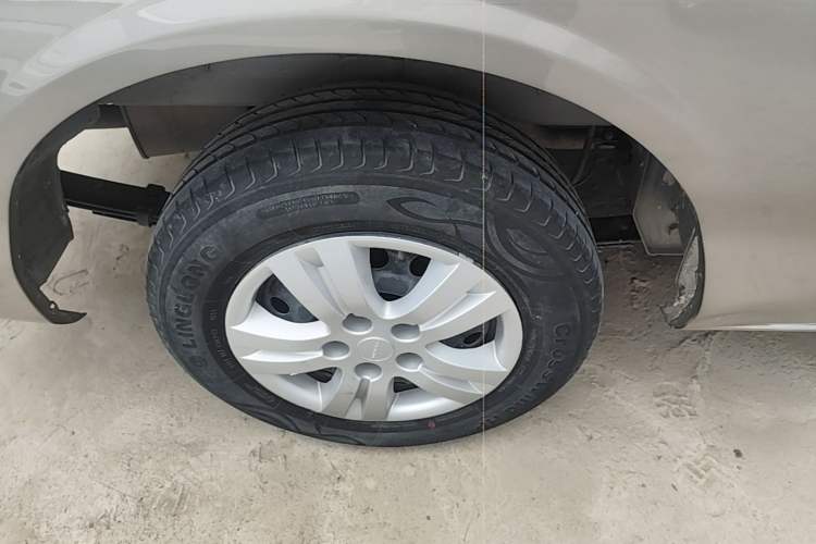 Used FORTHING Lingzhi 2023 M5L 1.6L Base Model 7 Seats Right Rear Wheel Hub