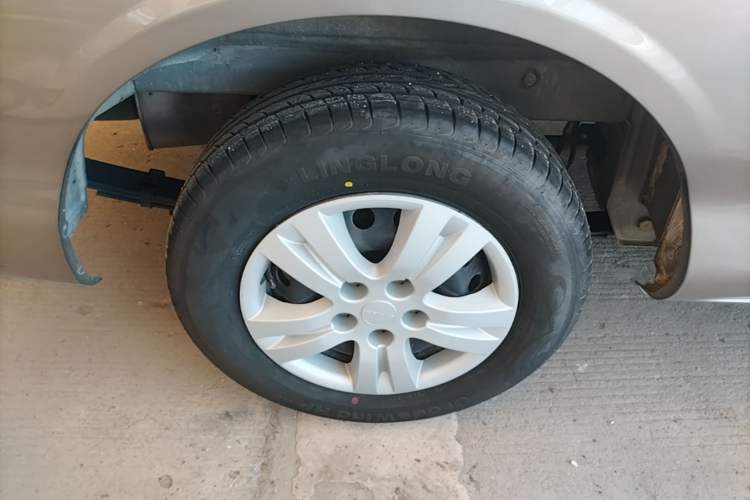 Used FORTHING Lingzhi 2023 M5L 1.6L Base Model 5 Seats Right Rear Wheel Hub