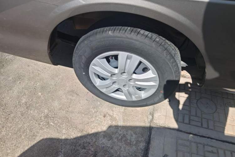 Used FORTHING Lingzhi 2023 M5L 1.6L Base Model 7 Seats Right Rear Wheel Hub